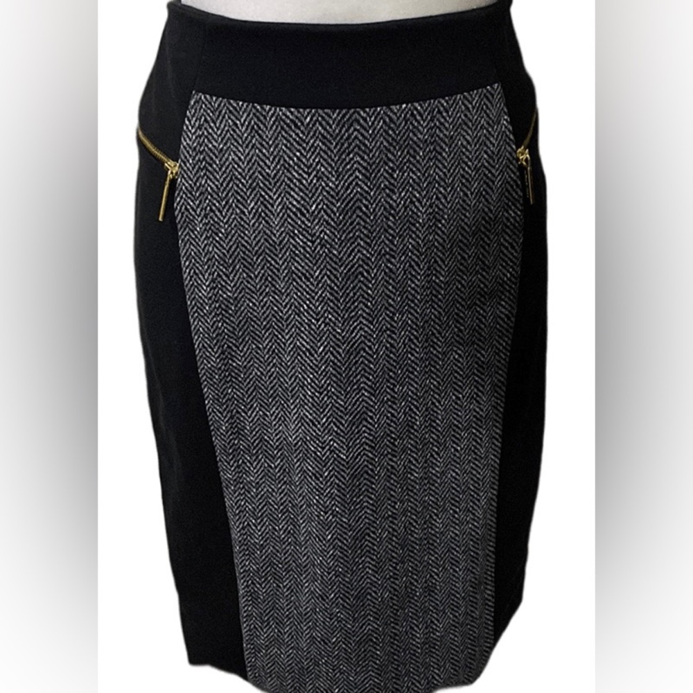 - 🌟🌟Host Pick🌟🌟Michael Kors Black and White Pencil Skirt Size 10
